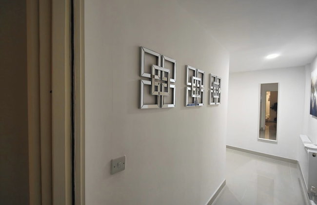 Luxurious 3 bed Ensuites & kitchenettes Nr LGI Hospital & Uni - Free 5G WIFI & Netflix Short Stays - Contractors Free Parking - Foto 40