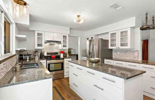 Art Deco Gem-King Suite-Hot Tub-Outdoor Fire Place - Foto 17