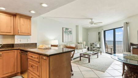 Ocean Views from Your Private Balcony! Sunglow Resort 704 by Brightwild - Foto 4