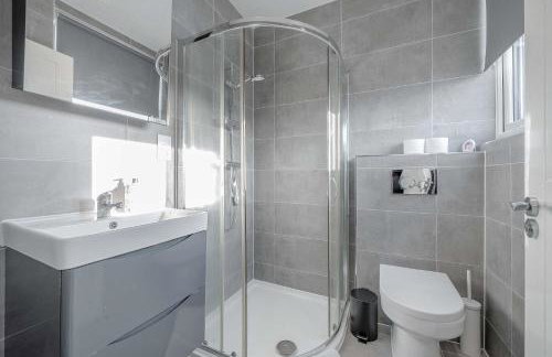 Beautiful 2BR Penthouse Ideal For Families By Charles Richardson ltd Short Term Rentals Couldson - Foto 6