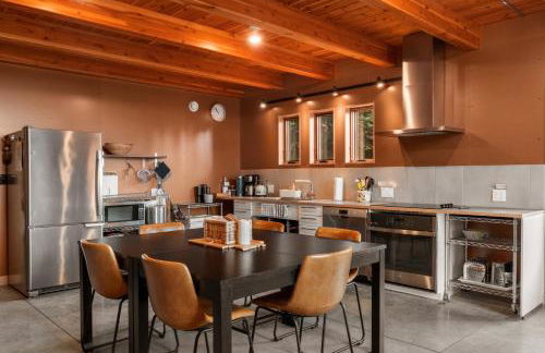 Water Views, Walk to Beach! New Hot Tub! - Foto 6