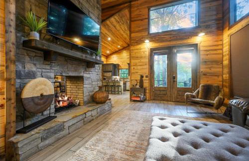 Romantic 1BR Cabin in Broken Bow HotTub, FirePit - Foto 8