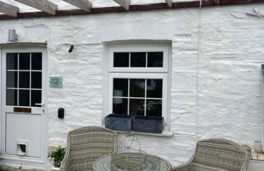 Tiny romantic cottage for two. - Photo 4