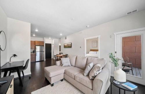 Downtown Birdseye View AC 85" TV Balcony - Photo 1