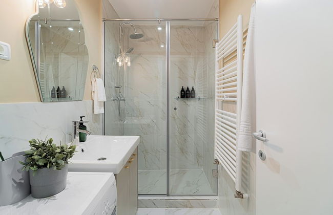 Designer 2-Bedroom Flat with Balcony & Full Amenities Steps from Piata Universitatii - Foto 30