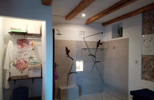 Styling, amazing home - Photo 8