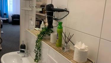 Best Preis City Apartment Stadtzentrum Wittenberge Modernes Ambiente max 2 Personen Einzelbetten voll ausgestattet mit Prime und WLAN - Foto 5