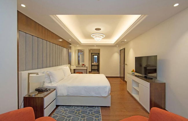 Number One Tower Suites - Photo 56