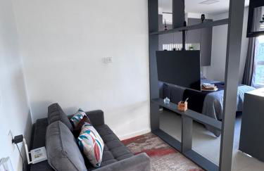 Studio 64 novo bem equipado com ar condicionado, cozinha completa, até 4 pessoas - Centro Mogi - Foto 4