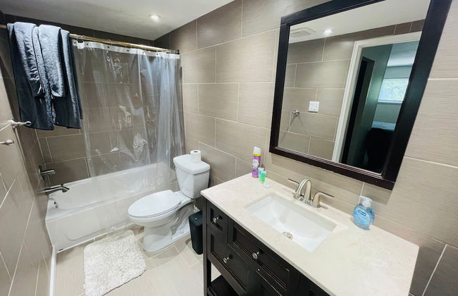 Charming 2BR 2B in Elkins Park Parking Pool - Foto 11