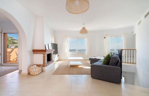 Chalet con vistas al mar y piscina - Foto 1