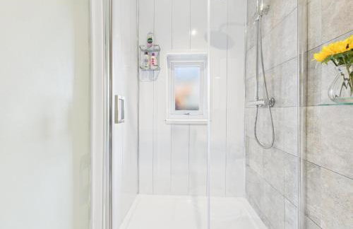 RestfullStays- 3 Bedroom, 4 Bed House FREE PARKING - Foto 27