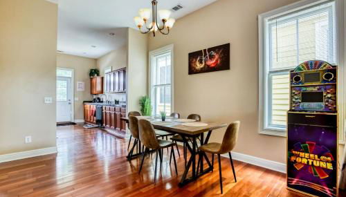 Duplex by Forsyth Park - 2 King Beds - Patio & Balcony - Foto 4, Game Room