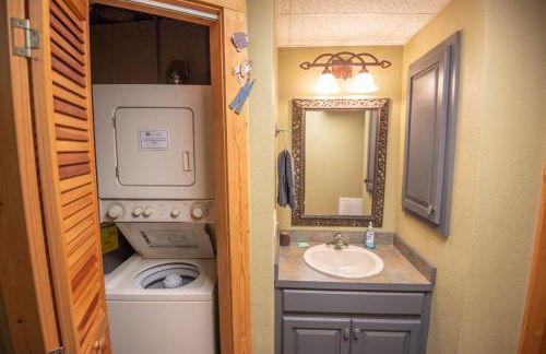 Secluded & Private Retreat- Hot Tub, Fire Pit, Near New River State Park - Foto 16