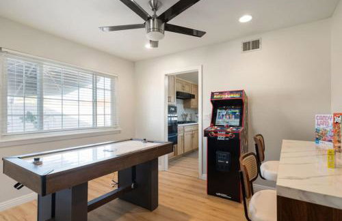 Sunlit Oasis with Heated Pool and Jacuzzi 20 minutes to Disneyland - Foto 37