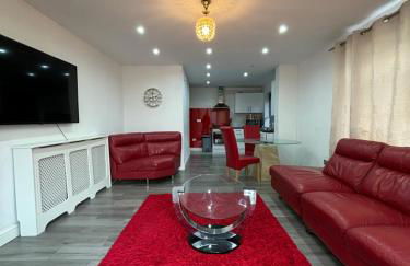 2BR Bungalow with Parking - Sunbeam Haven - Foto 1