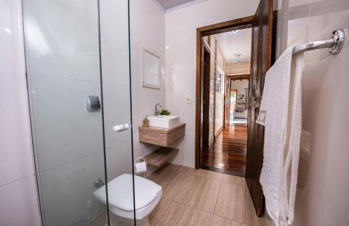 Casa Rústica com Piscina Privativa, Banheira de Hidromassagem, Ar-Condicionado, Pet friendly - Refúgio na Natureza a 5 Minutos do Centro de Imbituba, Perfeita para Famílias e Grupos - Photo 20