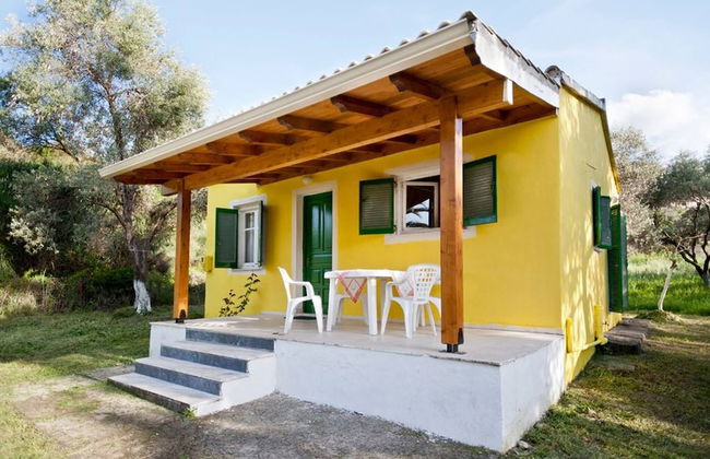 Cute Yellow Handmade House With Garden - Foto 77