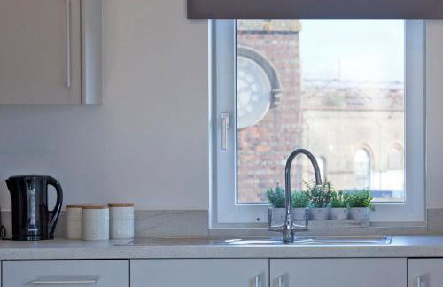 Modern 1 Bedroom Apartment in Ashford - Photo 14