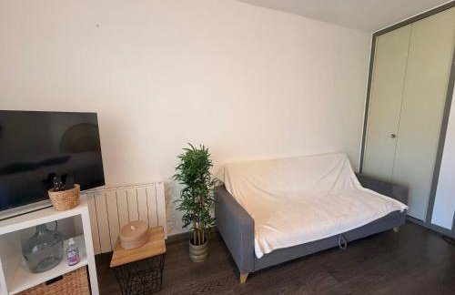 Studio terrasse au Port dHyères, Piscine, parking - Foto 11