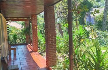 Chalé alpino em canela rs todo mobiliado com cozinha lareira split Wi-Fi 2 quartos perto do centro - Foto 33