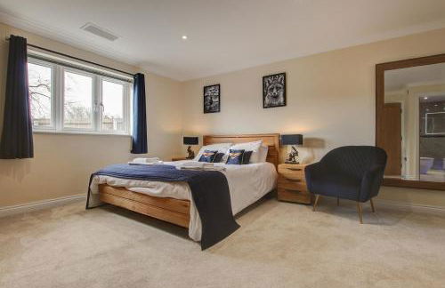 Hunters Cottage - Luxury, high end, hot hub, AC, slipper bath, couples retreat - Photo 3