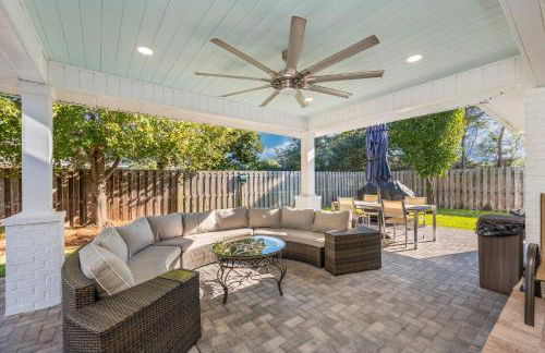 Beautiful Pet Friendly Home! Tropical Pool, Optional Golf Cart & Pool Heat, Minutes to Beach - Foto 53