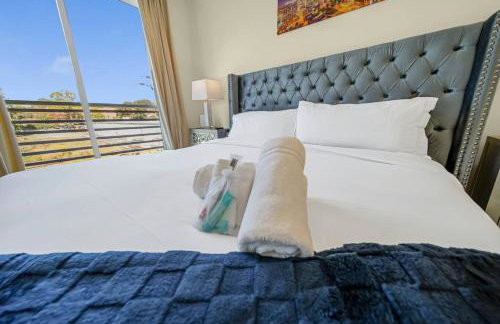 Modern 4-Story 3-BR Townhome with Rooftop Lounge - Foto 27