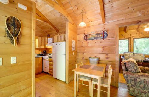 All-Season Sunroom and Hot Tub Marion Cabin Retreat - Foto 7