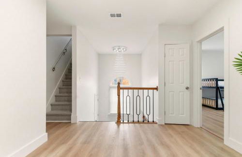 NEW! Gated, Secure, Modern, Beauriful 6 bdr, 4 bth, Near Everything - Foto 32