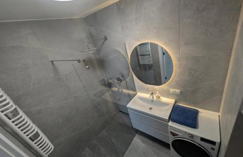 Przystanek Międzylesie Dwupokojowy Apartament z osobną Kuchnią Garażem Self Check-in Blisko CZD - Foto 15