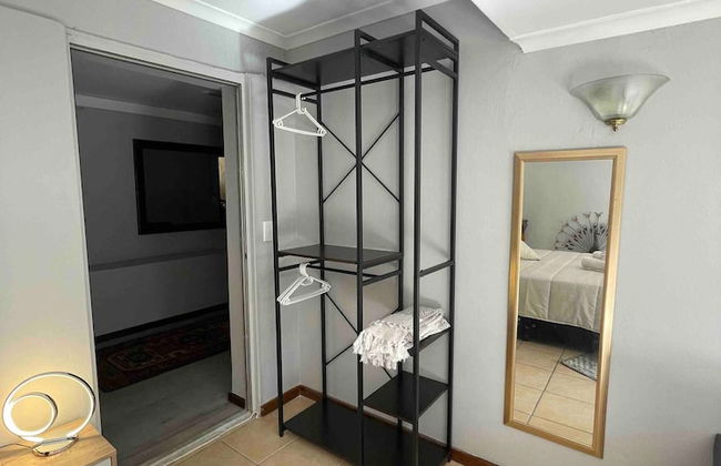 Lavish Camps Bay Pool Side Apartment - Photo 6