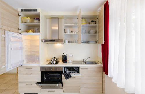 7SCHWABEN - 7 vollausgestattete Wohnungen unter einem Dach mitten in Bad Urach - Küche - Bad - WLAN - Waschmaschine - kostenloses Parken - E-Bike-Garage mit Ladestation - Altstadt, Bus, Bahn, E-Ladestation unter 5 Min - barrierefrei - rollstuhlgerecht - Foto 31