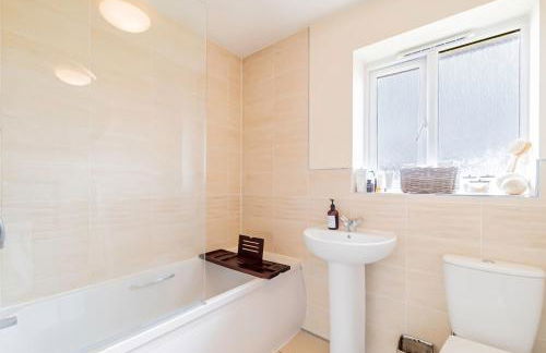 Three Bedroom Birmingham Stay Free Parking Perfect for Families Travellers Professionals M6 - Foto 4