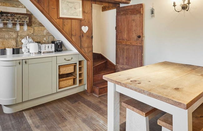 Host Stay Colcott Cottage - Photo 10