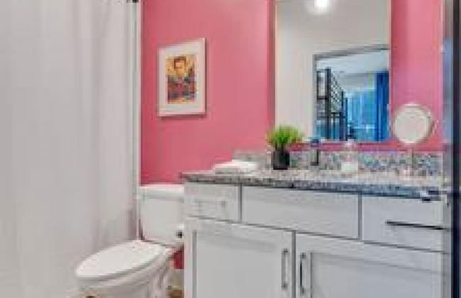 NEW Pink Howdy Oasis 13 Beds Rooftop View Parking - Foto 38