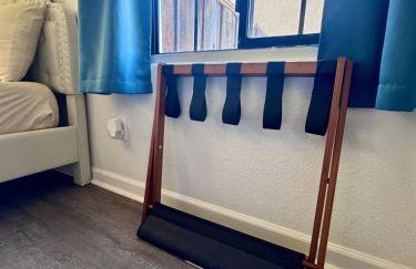 Luna's Cozy Private Hosted Suite with Fireplace and 2 Bedrooms - Foto 19