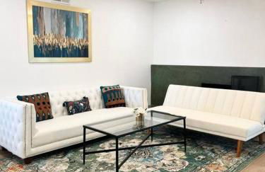 Modern 4 King Beds, Beautiful Large Backyard, Golf, WFH, Long Stays, WI-FI, FWY, 25 mins to Beach - Photo 13