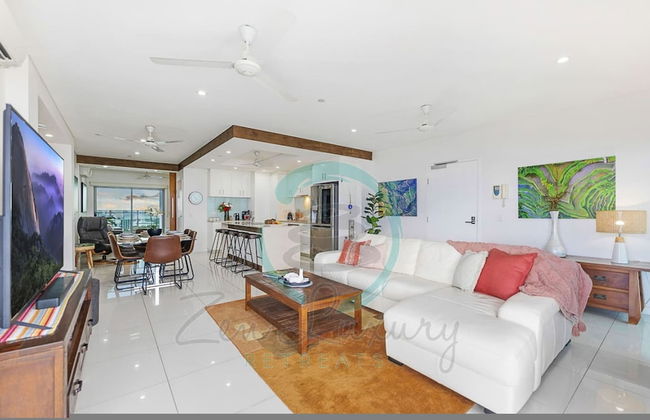 Coastal Magnificence Pool Workspace Parking - Photo 6