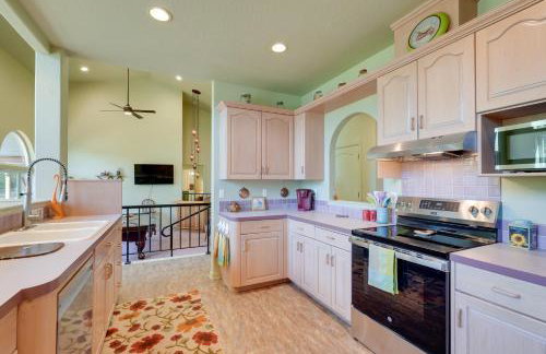 On McKenzie River! Home with Scenic Sunroom - Foto 9