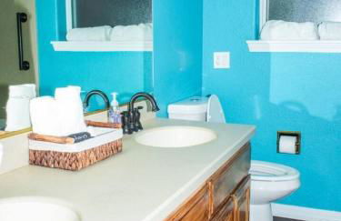 Spacious Family Home with Pool, Hot Tub, Fast Wifi - Foto 45