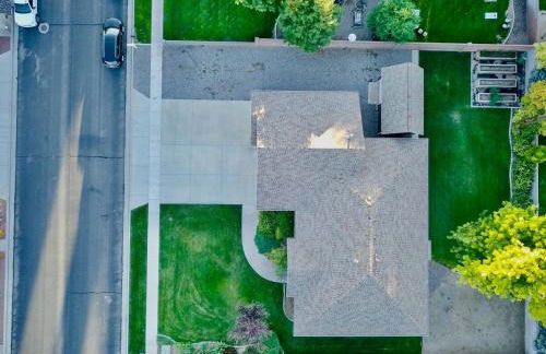 Huge immaculate home! Memories await! - Photo 11