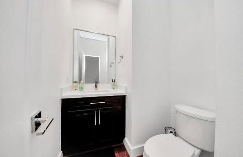 AMAZING ROOFTOP! DOWNTOWN SKYLINE VIEWS!!! SLEEPS 15 - Foto 39