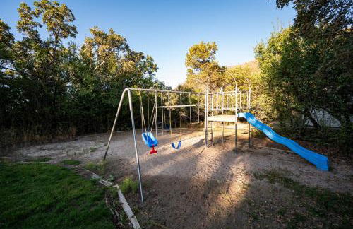 Hobbs Mill Ski Lodge Theater Games Dogs OK - Photo 70