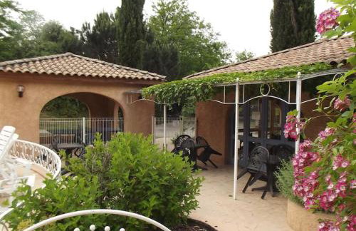 Sud Ardeche joli chalet clim piscine rivière LE CERF Village du serre - Photo 16