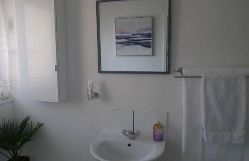 Cosy Apartment with Balcony and Breakfast - Foto 7