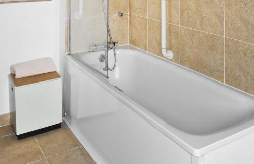 Solent Charm - Photo 11