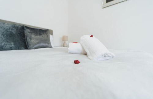 Top Floor 1BR Wishaw Flat with Parking - Foto 12