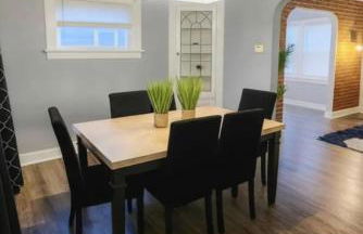 Spacious Three Bedroom Parma Home Sleeps six Near Cleveland - Foto 8