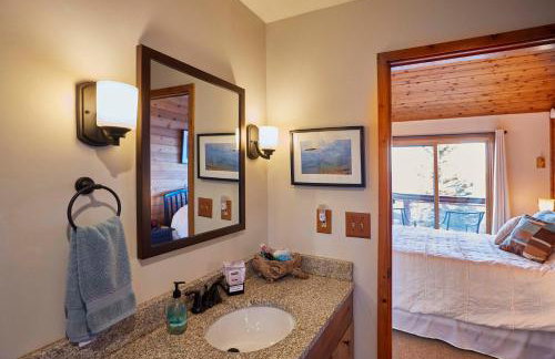 Cozy Schroeder Studio with Deck on Lake Superior - Foto 15